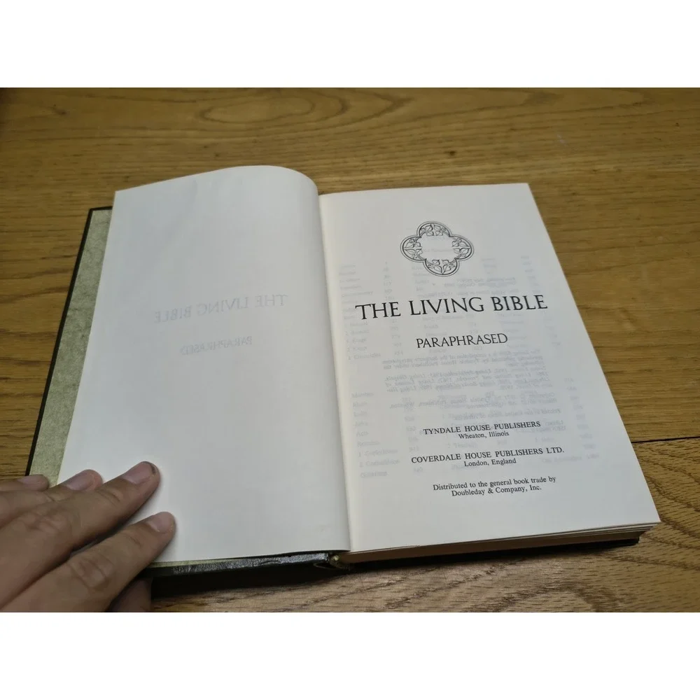 VINTAGE 1971 THE LIVING BIBLE PARAPHRASED GREEN PADDED HARDCOVER TYNDALE